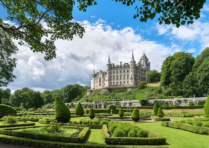 Vista del castillo de Dunrobin, en las Tierras Altas de Escocia.