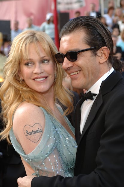 Griffith y su entonces marido, el actor Antonio Banderas, en los Oscar de 2005, en febrero. La pareja de actores, padres de una hija en común, Stella del Carmen, se divorció en 2014 tras 18 años de matrimonio.