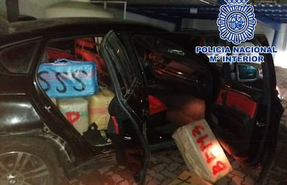 El coche del narcotraficante retenido este domingo en La Línea.