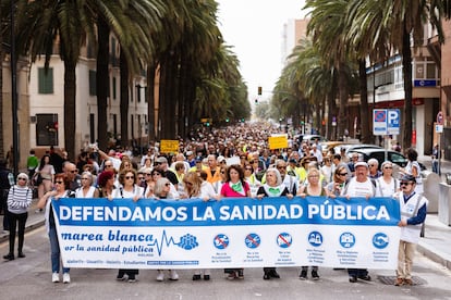 Manifestación en defensa de la Sanidad pública convocada por la Coordinadora Andaluza Mareas Blancas, en Málaga.