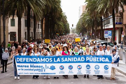 Manifestación en defensa de la Sanidad pública convocada por la Coordinadora Andaluza Mareas Blancas, en Málaga.