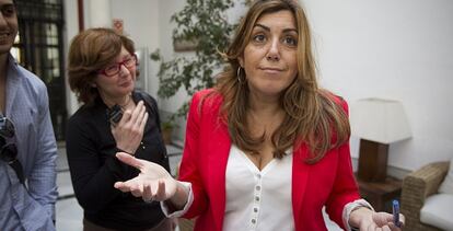 Susana D&iacute;az despu&eacute;s de la rueda de prensa sobre el refer&eacute;ndum de IU.