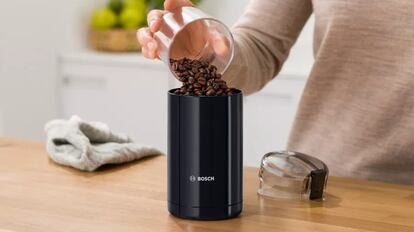 Este molinillo para hacer café molido de la marca Bosch es silencioso y compacto.