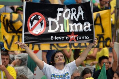 Manifestantes contrários ao Governo Dilma protestam em São Paulo.