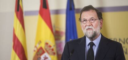 Mariano Rajoy en la delegacion del Gobierno en Barcelona reunido con los mandos de las fuerzas de seguridad tras los atentados.