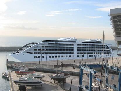 Imagen virtual del futuro barco hotel de lujo en el Port Fòrum de Sant Adrià.