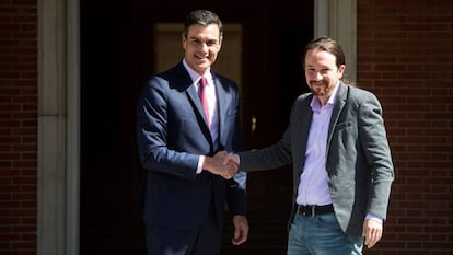 Pedro Sánchez y Pablo Iglesias, a la salida de la reunión que mantuvieron en Moncloa el pasado 5 de mayo.