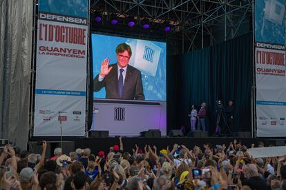 El expresidente de la Generalitat, Carles Puigdemont, durante la manifestación para conmemorar el 5º Aniversario del referéndum ilegal de autodeterminación.