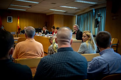 La líder del grupo neonazi Hogar Social Madrid (HSM), Melisa Domínguez, durante el juicio por el ataque a la mezquita de la M-30 en el 2016, en la Audiencia Provincial, a 18 de octubre de 2022, en Madrid.