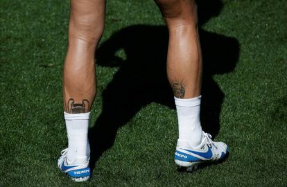 El tatuaje de la décima en el gemelo izquierdo de Sergio Ramos.