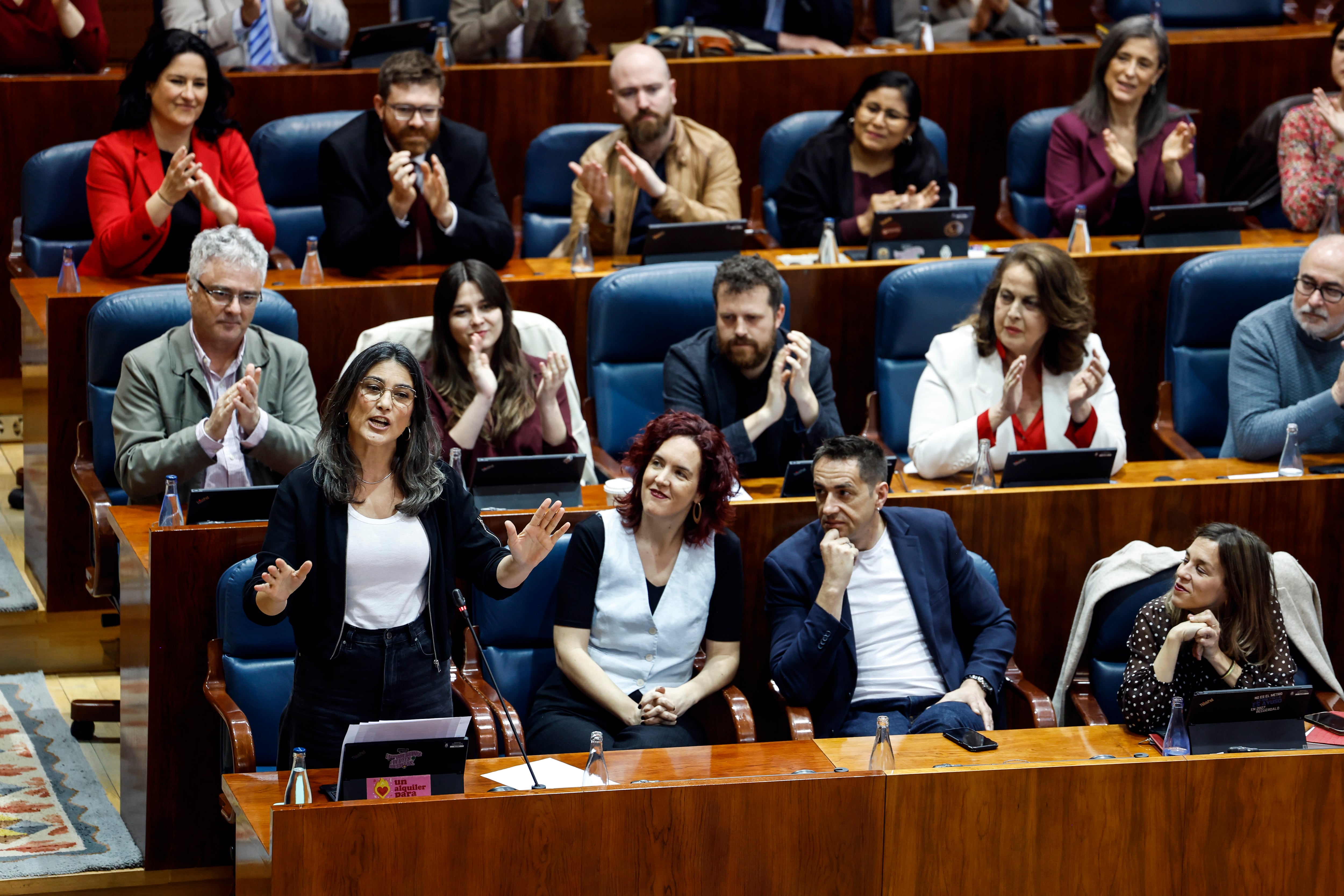 La portavoz de Más Madrid, Manuela Bergerot, durante un Pleno de la Asamblea de Madrid, este jueves. 