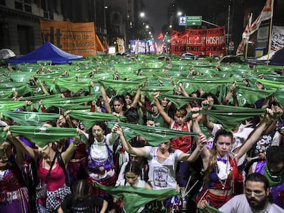 Pañuelazo en Buenos Aires a favor del aborto legal, el pasado abril.