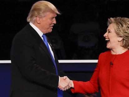 Donald Trump y Hillary Clinton, al finalizar el debate de los dos candidatos a presidir EE UU.