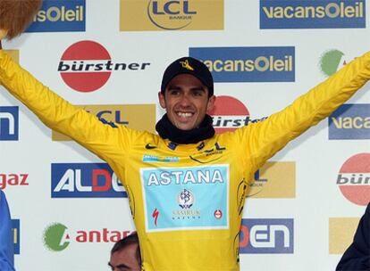 Contador se viste con el jersey amarillo y ya es líder de la clasificación