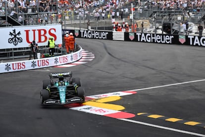 Fernando Alonso, al volante de su Aston Martin, este domingo. 