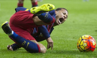 El grito de dolor de Neymar después de recibir una dura entrada