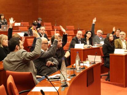 Votació de la Diputació Permanent del Parlament.