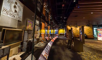 Exposición '¡Presentes!' en el Museo Nacional del Latino Estadounidense del Smithsonian.