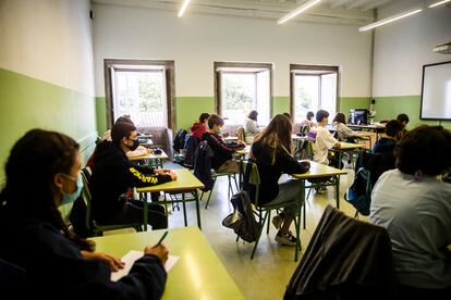 Alumnos del CEIP López Ferreiro, en Santiago de Compostela, el pasado septiembre en el primer día de clase.