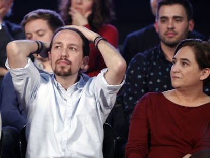 Pablo Iglesias, entre Mónica Oltra y Ada Colau en un mitin en Valencia el 18 de diciembre.