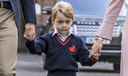 Jorge de Cambridge, en su primer día de colegio.  
 