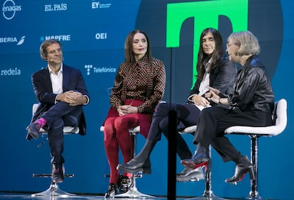 De izquierda a derecha: Pedro Díaz Yuste, director general de Savia; Luz Casal, cantante;  María Blasco, directora científica del Centro Nacional de Investigaciones Oncológicas (CNIO); y Pura Muñoz Cánoves, investigadora principal en el Instituto de Ciencia de Altos Labs San Diego.