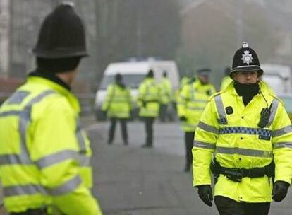 La policía británica continúa este jueves las investigaciones acerca de la muerte de cinco prostitutas en Ipswich.