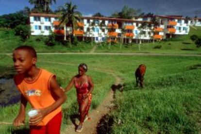 Complejo de viviendas en el ecopueblo de Las Terrazas, en Cuba.