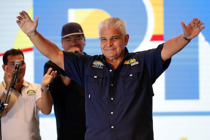 El candidato presidencial José Raúl Mulino, del partido Logrando Metas, celebra tras ganar el día de las elecciones generales en la Ciudad de Panamá, el domingo 5 de mayo de 2024.