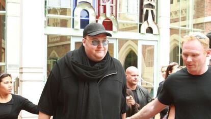 Kim Dotcom, tras comparecer en el Tribunal Supremo de Auckland (Nueva Zelanda), el 29 de febrero.