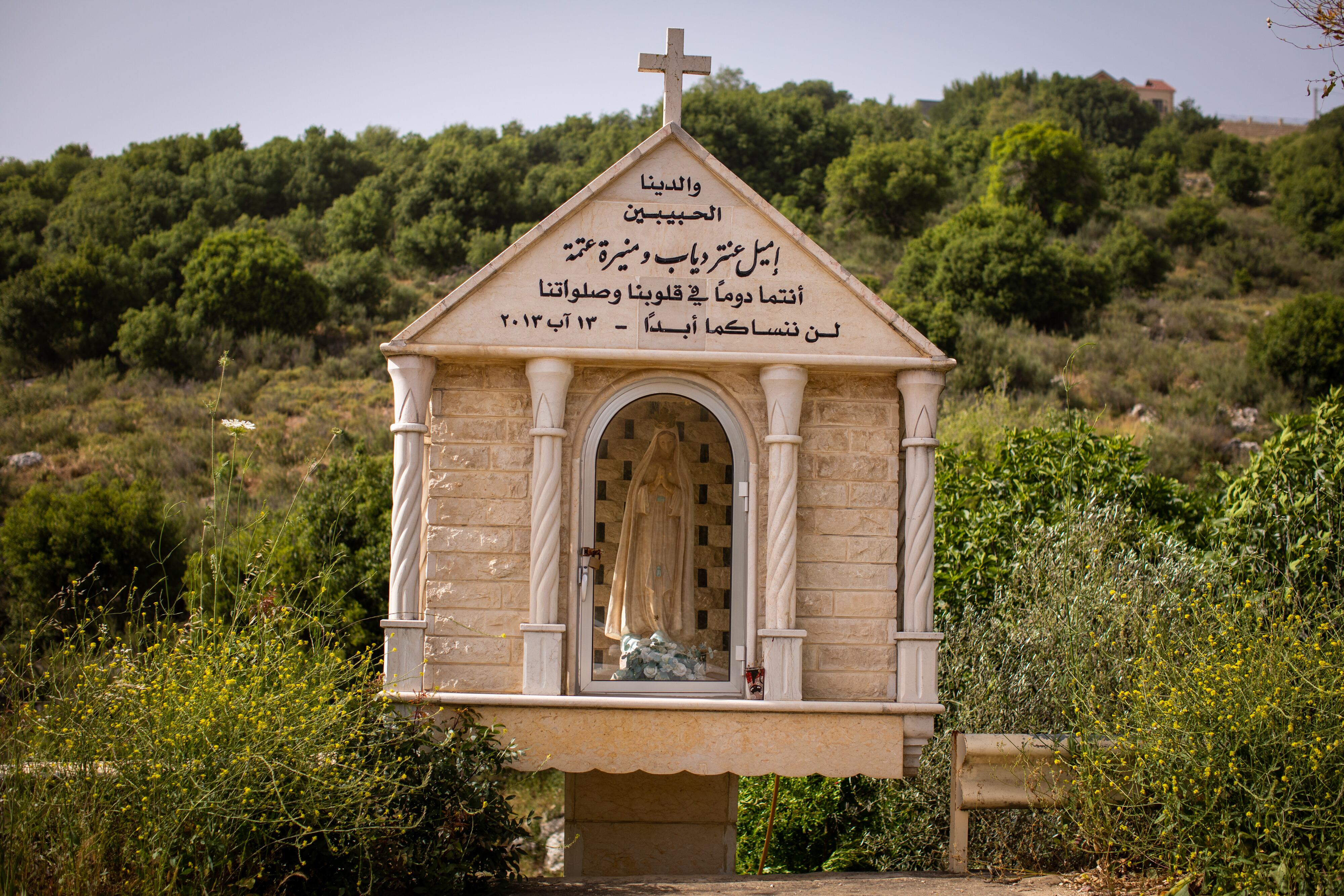 Estatua de la vigen María, en Rmeish.