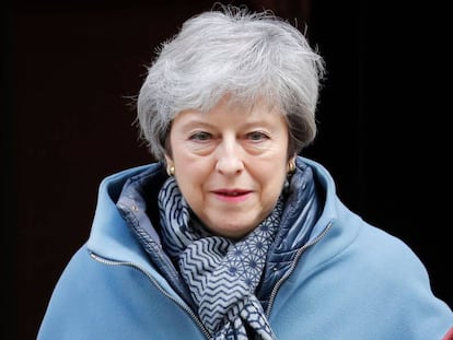 A primeira-ministra britânica Theresa May sai da sua residência oficial na última quarta-feira, 3