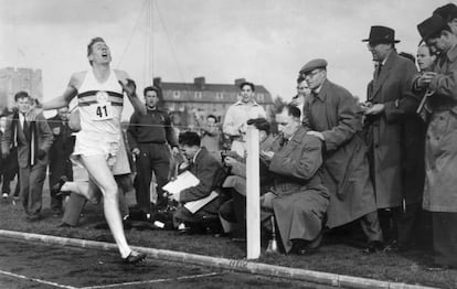 Roger Bannister cruzando la meta en 1984. 