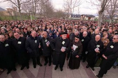 Los obispos vascos y de Navarra, en una fotografía de 2001. En el centro, el arzobispo Fernando Sebastián.