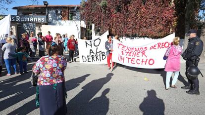 Vecinos de la Cañada protestan en marzo por el derribo de unas viviendas.