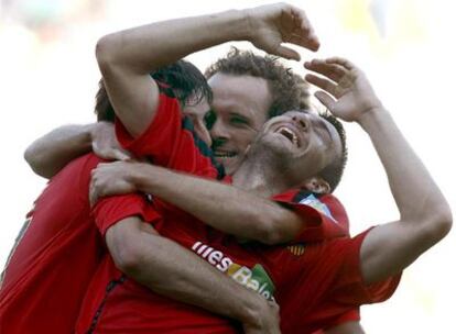 Varela celebra el primer tanto de los bermellones