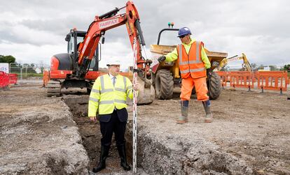 El primer ministro Boris Johnson en una visita a las obras de una fábrica de Siemens el 6 de julio.