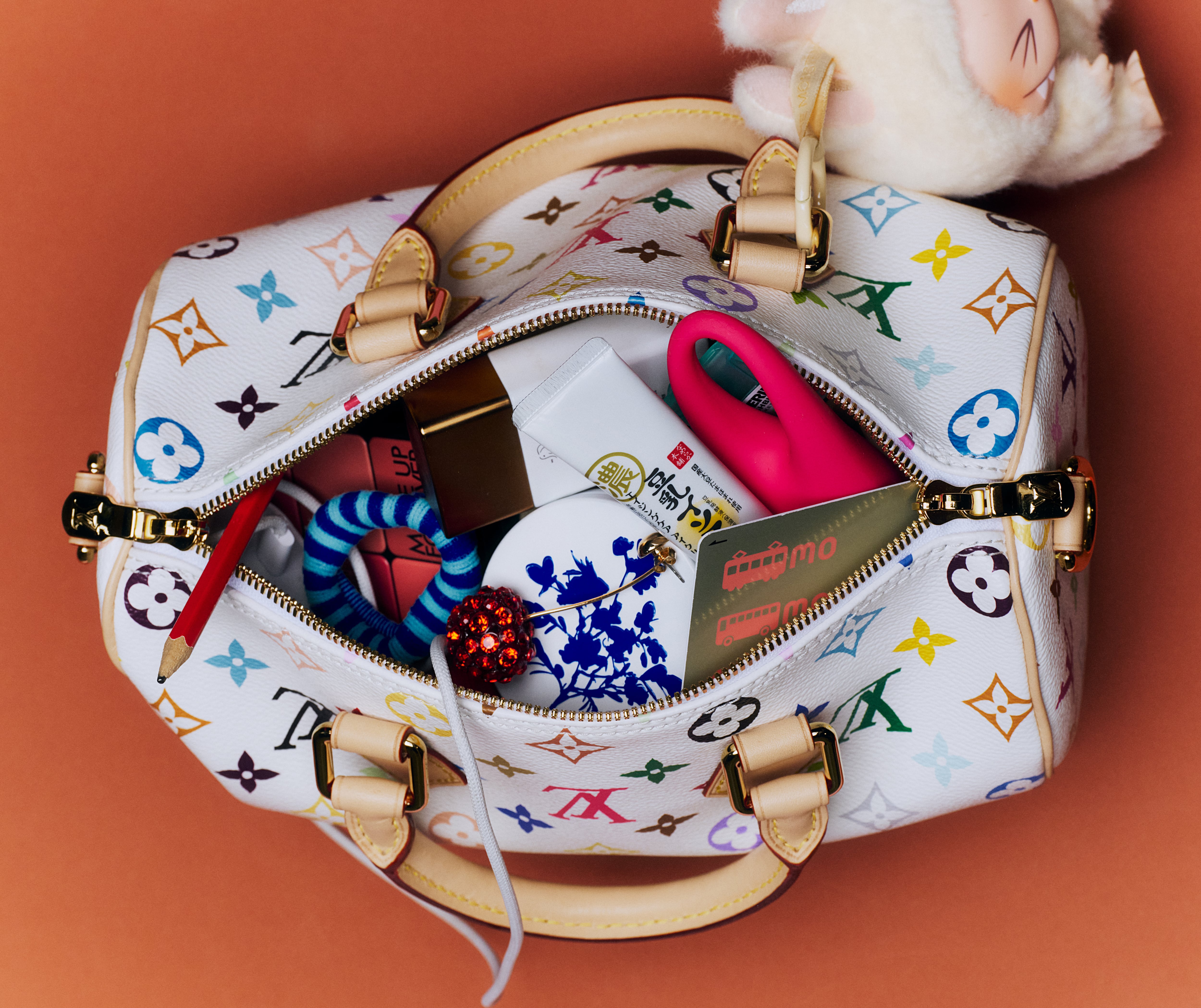 La fascinante historia de los bolsos de Takashi Murakami reeditados por Louis Vuitton