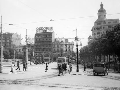 La plaça Catalunya de Barcelona en una imatge del 1947.