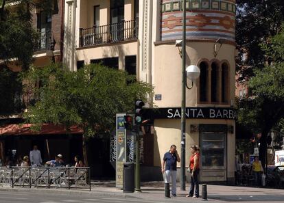Fachada de la cervecería "Santa Barbara" en la calle de Alcalá esquina Goya.