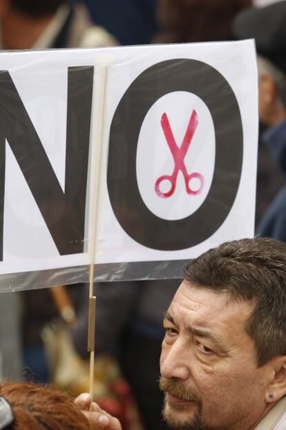 Una de las pancartas exhibidas en la manifestación de Madrid contra los recortes