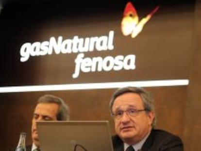 El consejero delegado de Gas Natural Fenosa, Rafael Villaseca (izquierda), junto al director financiero del grupo, Carlos &Aacute;lvarez, durante la rueda de prensa celebrada esta ma&ntilde;ana en Madrid.