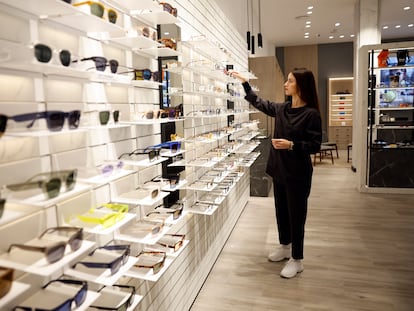 Tienda de Multiópticas en el Centro comercial La Gavia, en Madrid.