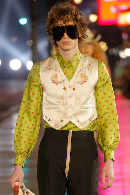 Gucci incluye este insecto, de forma más discreta, en uno de los chalecos de la colección que presentó hace unos días en Hollywood.