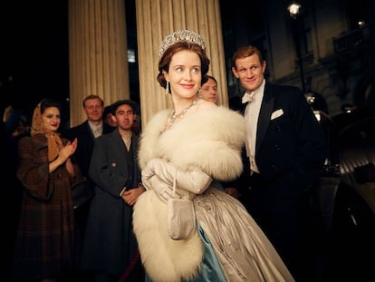 La actriz Claire Foy, en su papel de la reina Isabel II en la serie 'The Crown'.