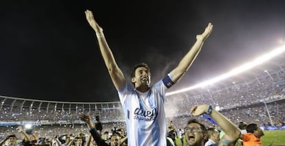 Diego milito celebra el título del Racing el pasado domingo.