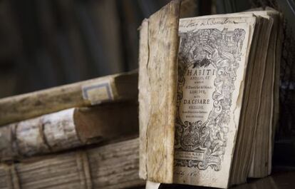 Una de las piezas bibliográficas necesitadas de restauración del fondo de la UB.