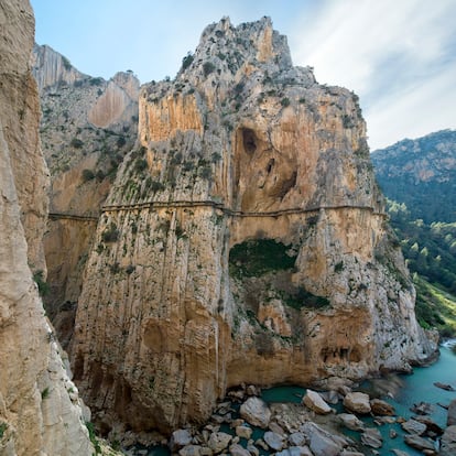 A 100 metros de altura, las pasarelas del Caminito del Rey atraviesan el desfiladero de los Gaitanes, en la provincia de Málaga.