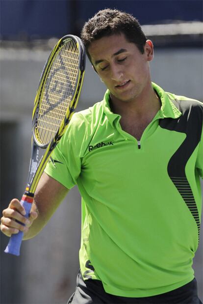 Almagro se lamenta tras caer frente a Benneteau.