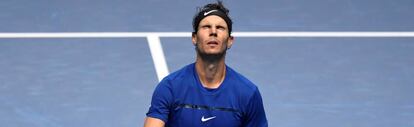Nadal se lamenta durante el partido contra Goffin en Londres.
